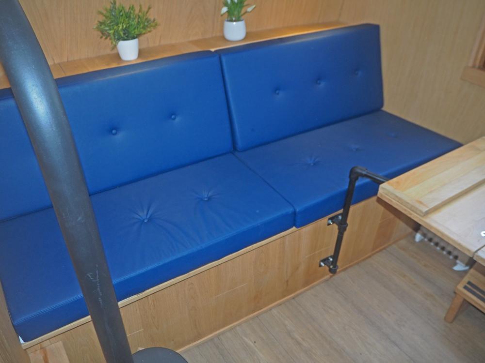 Saloon, Accommodation